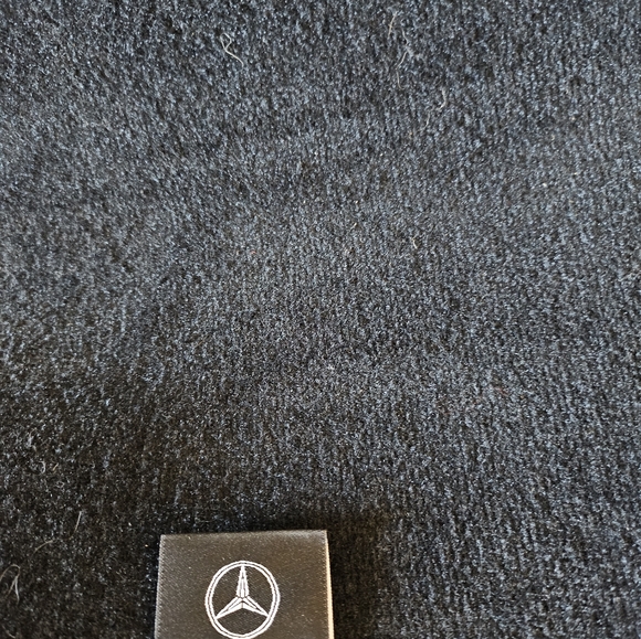 Mercedes carpeted floor mats - Picture 7 of 11